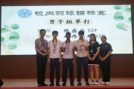 老鹰走路像极了老板，接下来忍住别笑，一起来感受一下